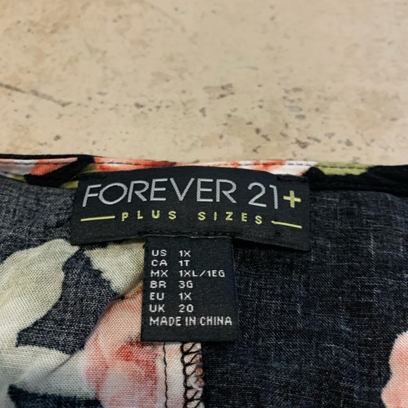 Forever 21+ Plus Size Floral Wrap-Style Mini Dress 1X - Picture 2 of 5
